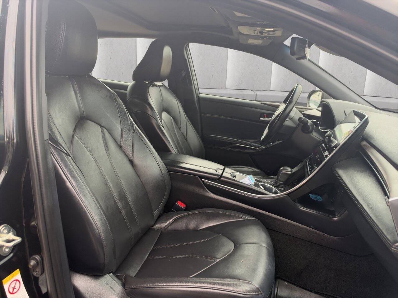Used 2019 Toyota Avalon XLE w/ Moonroof Package FWD image 14