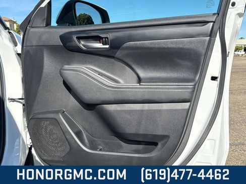 Used 2023 Toyota Highlander L image 26