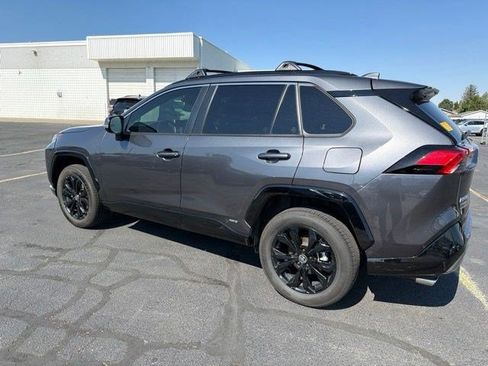 Used 2024 Toyota RAV4 SE w/ Convenience Package AWD/4WD image 9