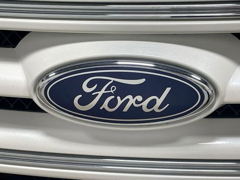 Used 2017 Ford Taurus Limited image 32