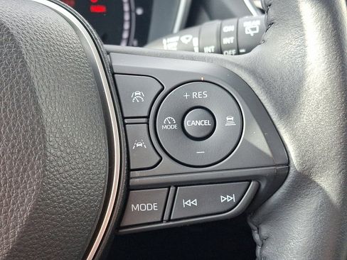 Used 2023 Toyota Corolla Cross XLE image 22