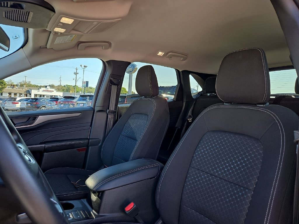 Used 2025 Ford Escape Active AWD/4WD image 15