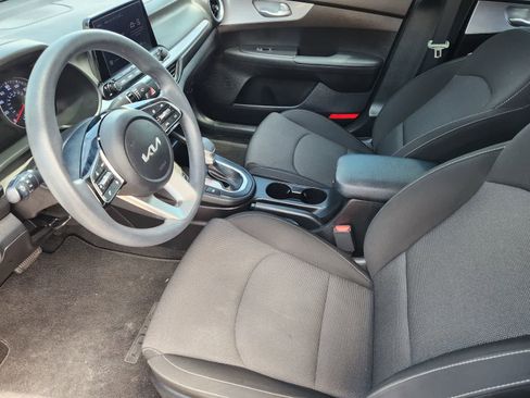Used 2023 Kia Forte LXS w/ LXS Technology Package FWD image 2
