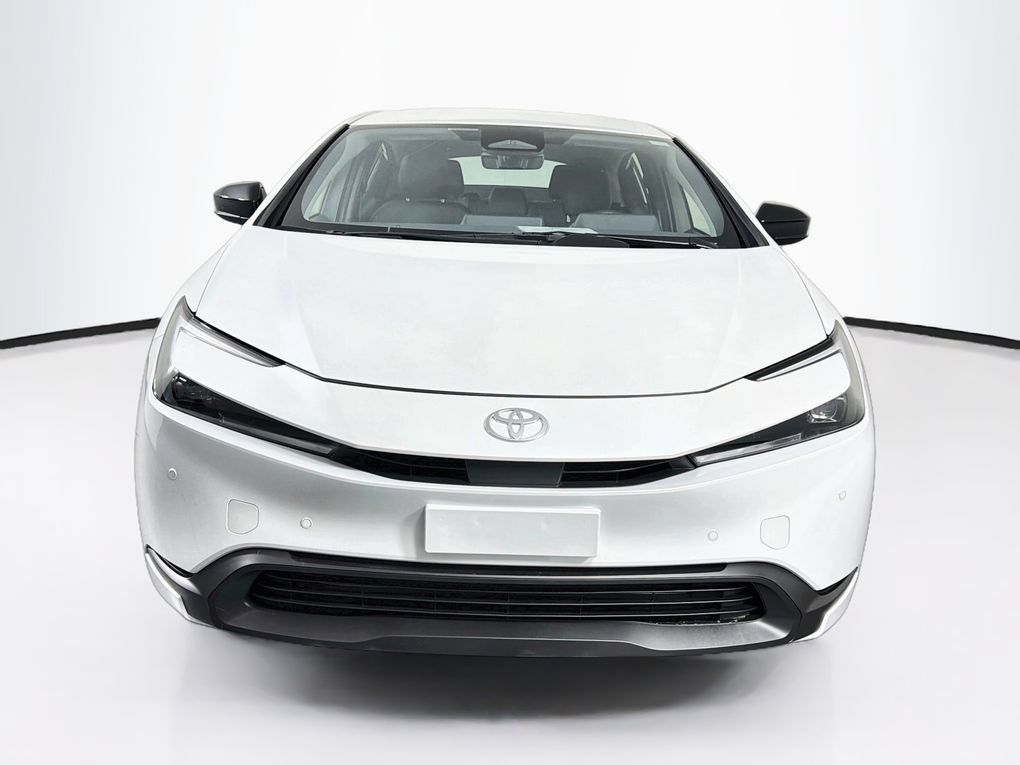 Used 2025 Toyota Prius LE FWD image 2