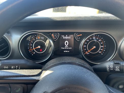 Used 2020 Jeep Wrangler Sport image 13