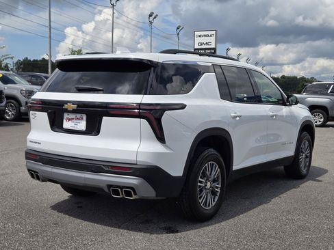 Used 2026 Chevrolet Traverse LT FWD image 7