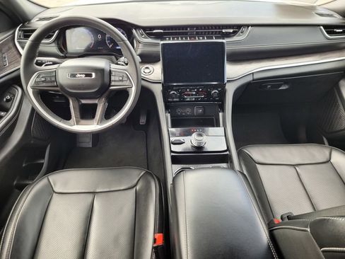 Used 2024 Jeep Grand Cherokee L Limited w/ Luxury Tech Group II AWD/4WD image 14
