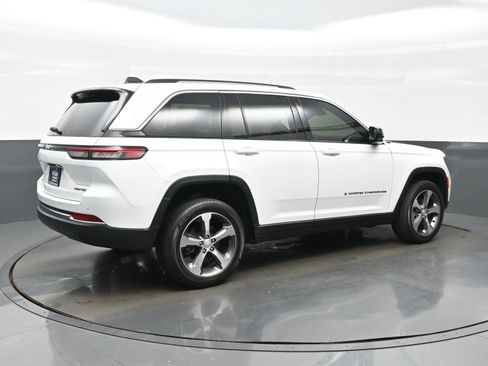 Used 2023 Jeep Grand Cherokee Limited AWD/4WD image 6