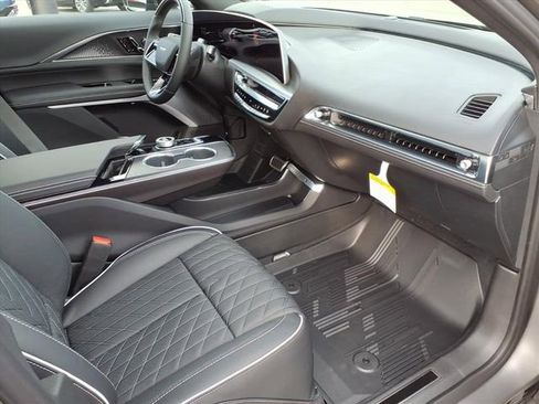 New 2026 Cadillac Lyriq V w/ Exterior Carbon Fiber Package AWD/4WD image 23