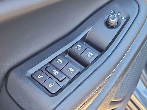 Used 2025 Jeep Grand Cherokee Laredo X image 25