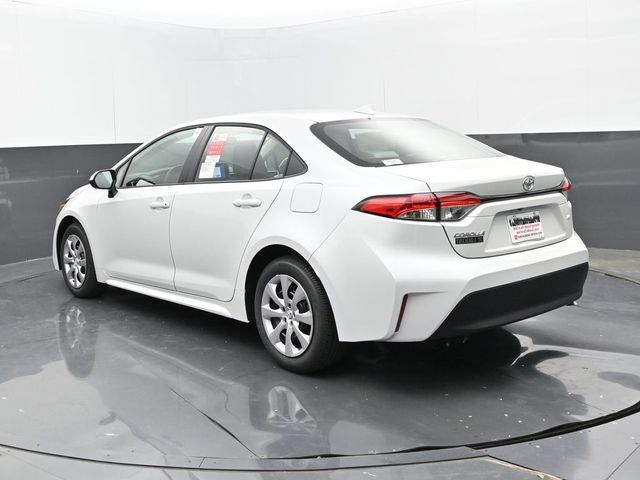 Used 2025 Toyota Corolla LE FWD image 3
