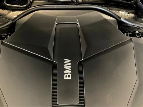 Used 2025 BMW i7 eDrive50 image 17