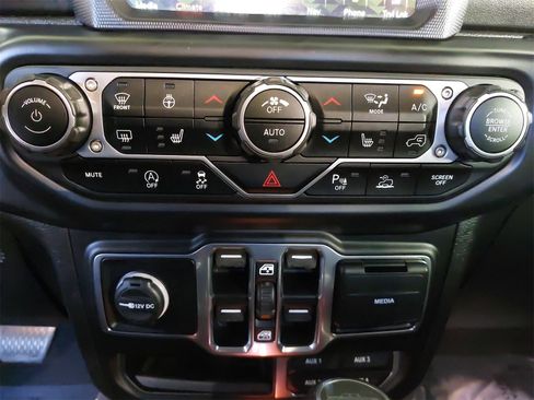 Used 2020 Jeep Gladiator Overland image 28