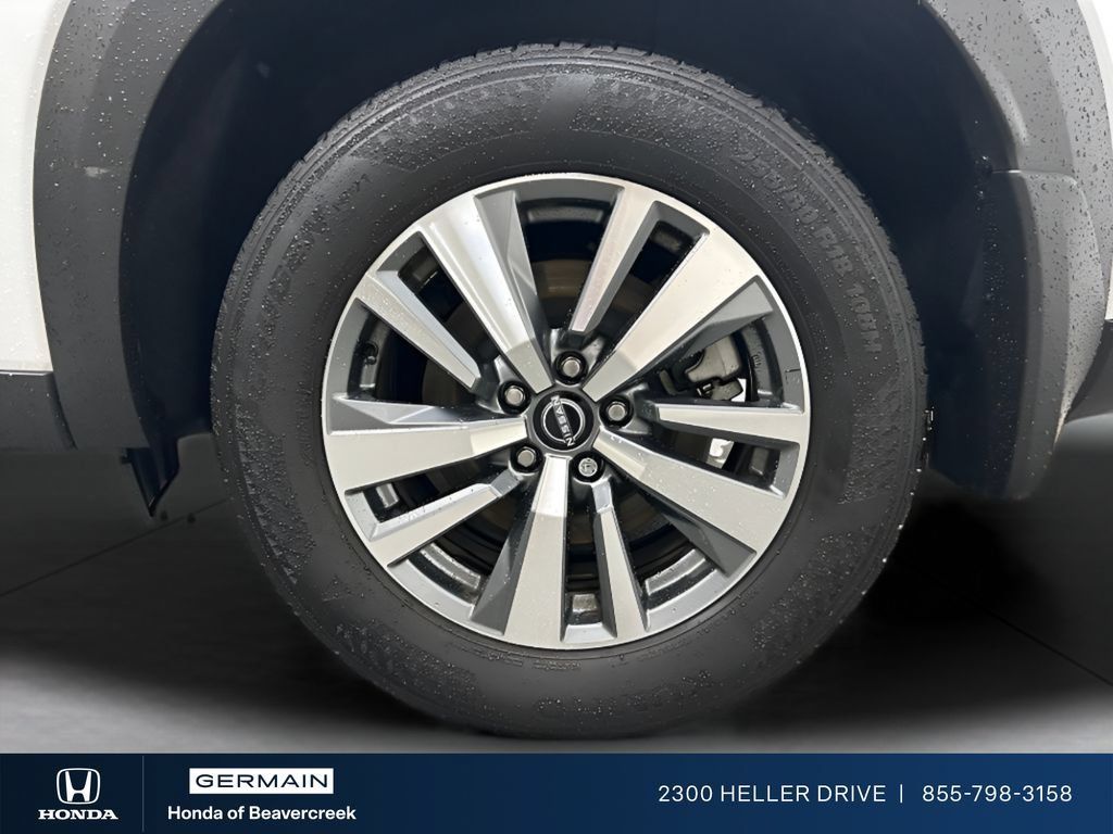 Used 2025 Nissan Pathfinder SL FWD image 14