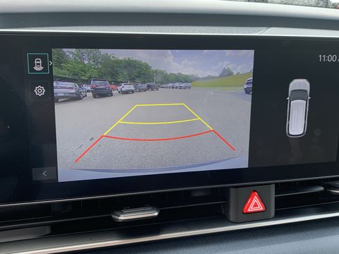 Used 2025 Kia Carnival EX FWD image 25