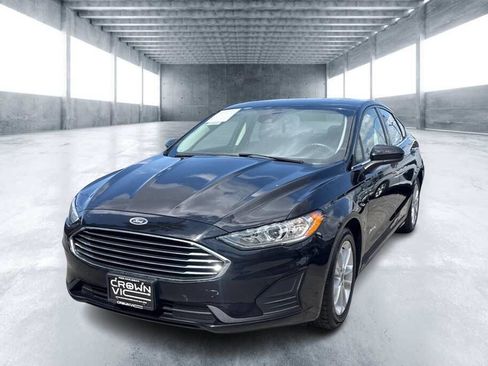Used 2019 Ford Fusion SE FWD image 2
