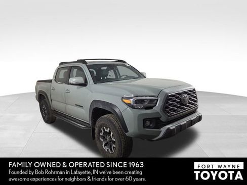 Used 2023 Toyota Tacoma TRD Off-Road w/ TRD Premium Off Road Package image 4