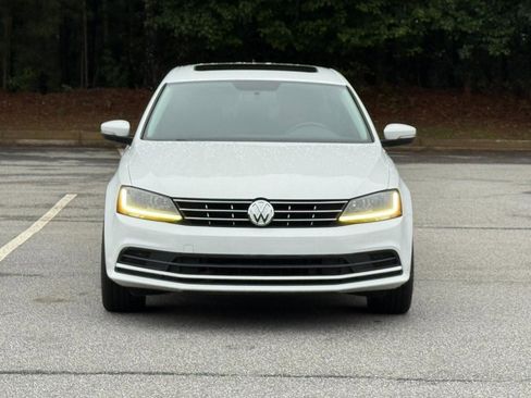 Used 2018 Volkswagen Jetta SE FWD image 2