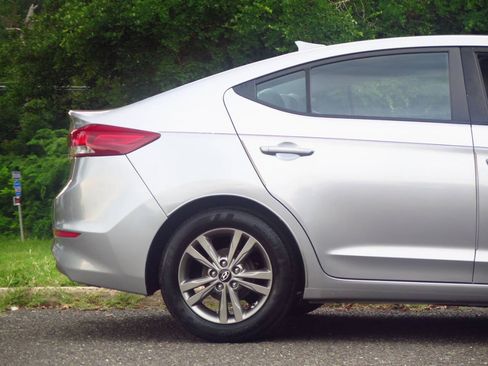 Used 2017 Hyundai Elantra SE FWD image 24