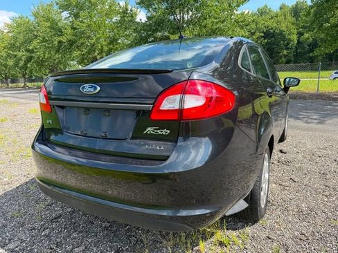 Used 2013 Ford Fiesta SE w/ Super Fuel Economy Pkg FWD image 4