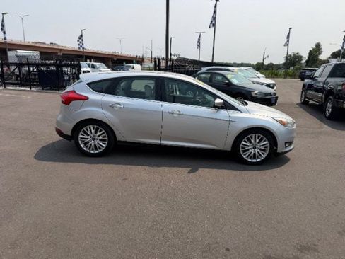 Used 2016 Ford Focus Titanium FWD image 15
