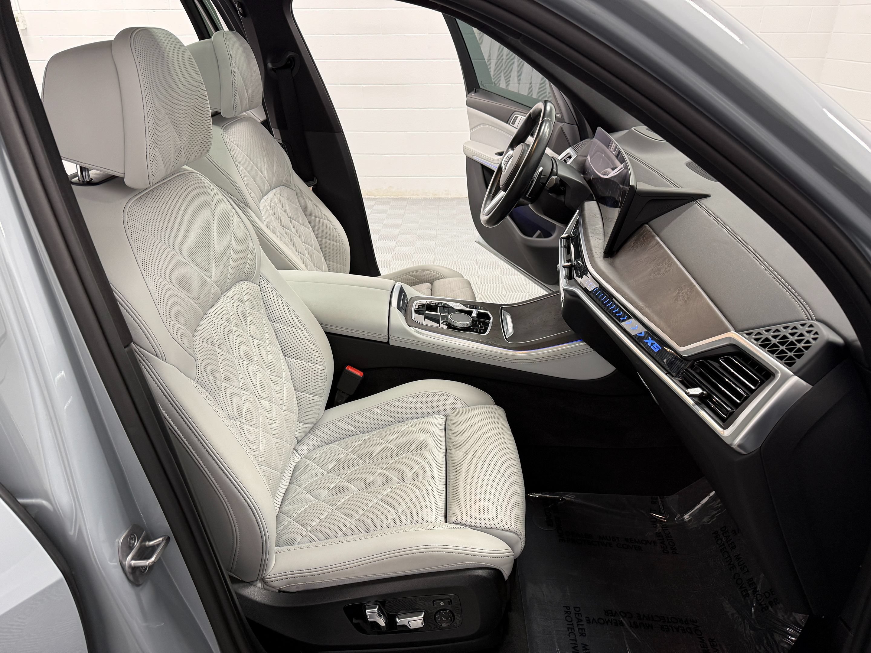 Used 2024 BMW X5 xDrive40i w/ M Sport Package AWD/4WD image 18