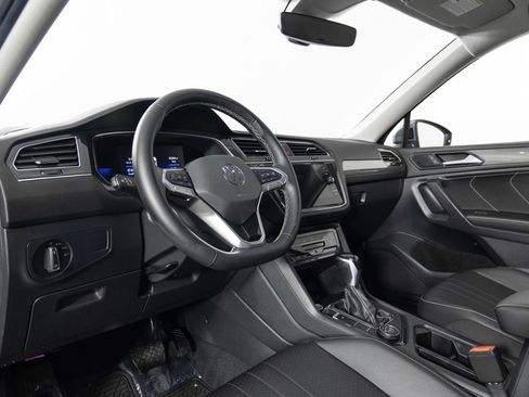 Used 2022 Volkswagen Tiguan SE image 14