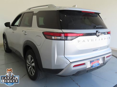 Used 2025 Nissan Pathfinder SL image 7