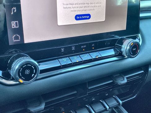 New 2026 GMC Canyon Elevation w/ LPO, Black Badging Package image 23