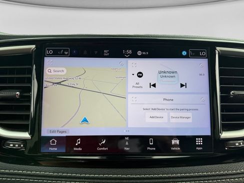 Used 2024 Chrysler Pacifica Limited FWD image 23