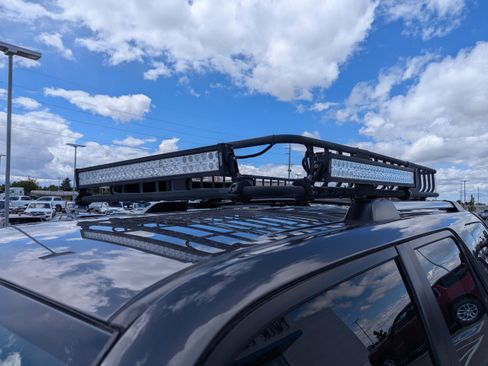 Used 2018 Toyota 4Runner TRD Off-Road AWD/4WD image 9