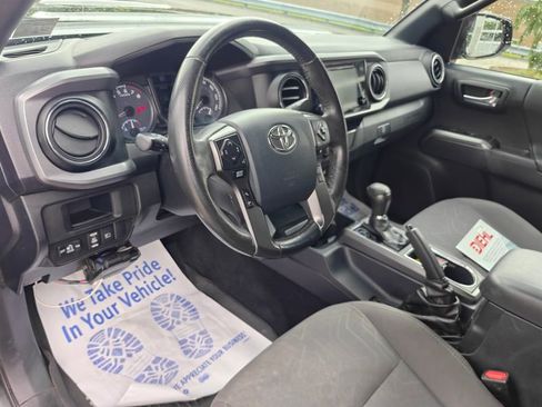 Used 2019 Toyota Tacoma TRD Sport AWD/4WD image 14