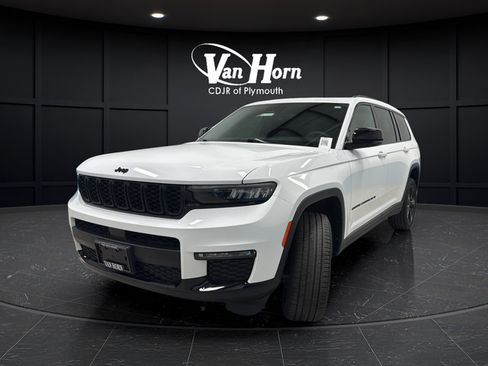 Used 2024 Jeep Grand Cherokee L Limited w/ Black Appearance Package AWD/4WD image 3