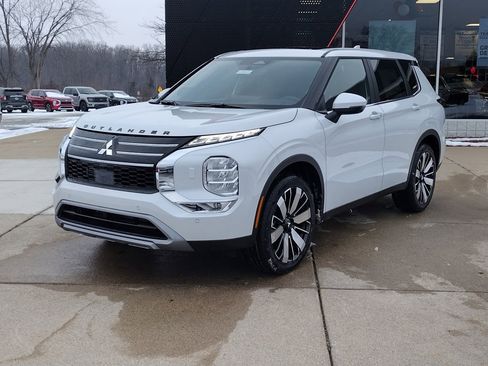 New 2026 Mitsubishi Outlander SE image 1