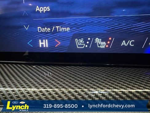 Used 2024 Chevrolet Traverse RS image 15