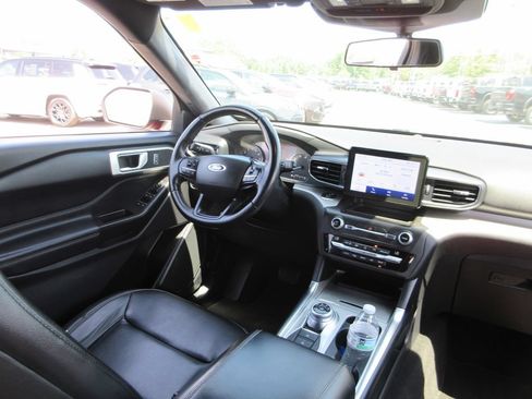 Used 2020 Ford Explorer XLT w/ Equipment Group 202A AWD/4WD image 25