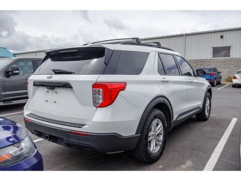 Used 2020 Ford Explorer XLT w/ Comfort Package AWD/4WD image 2