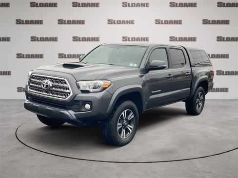Used 2017 Toyota Tacoma TRD Sport w/ Tow Package (A/T) image 1