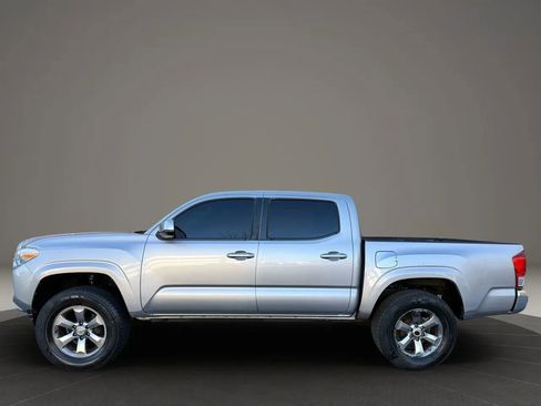 Used 2017 Toyota Tacoma SR5 image 7