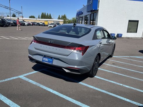 Certified 2022 Hyundai Elantra SEL w/ Convenience Package FWD image 5