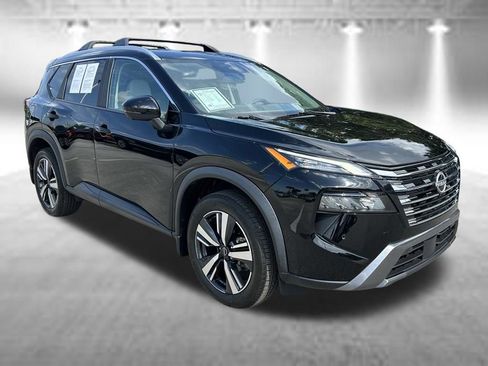 Certified 2025 Nissan Rogue SL FWD image 3