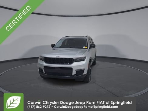 Used 2023 Jeep Grand Cherokee L Limited w/ Black Appearance Package AWD/4WD image 4