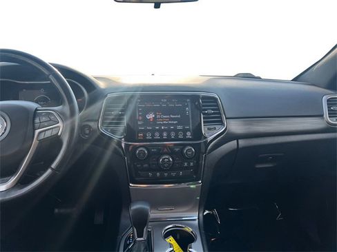 Used 2021 Jeep Grand Cherokee Laredo X image 14