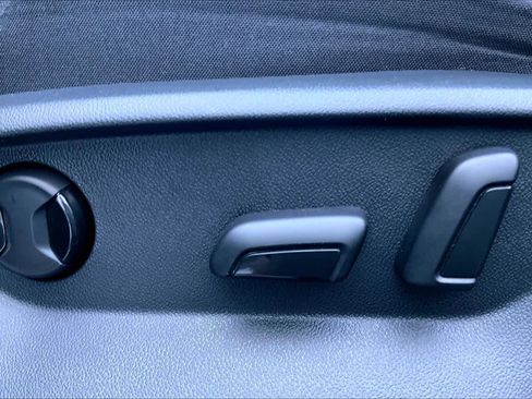 Used 2020 Volkswagen Tiguan SE w/ Panoramic Sunroof Package image 35