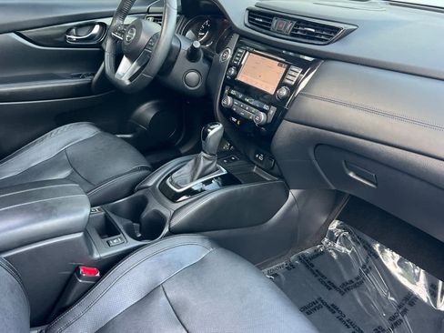 Used 2019 Nissan Rogue SL w/ Premium Package image 19
