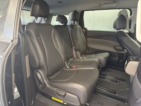 New 2026 Kia Carnival EX FWD image 22