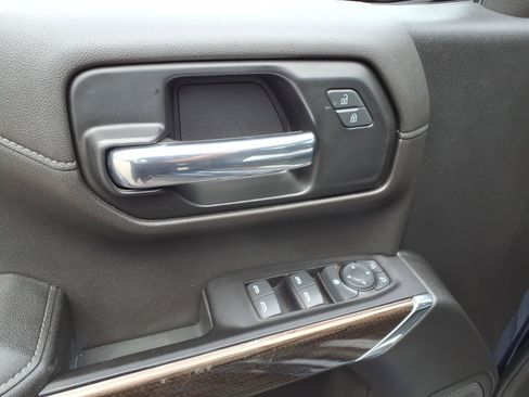 Used 2022 Chevrolet Silverado 1500 LT AWD/4WD image 12