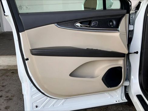 Used 2020 Lincoln Nautilus Reserve w/ Cargo Utility Package image 20