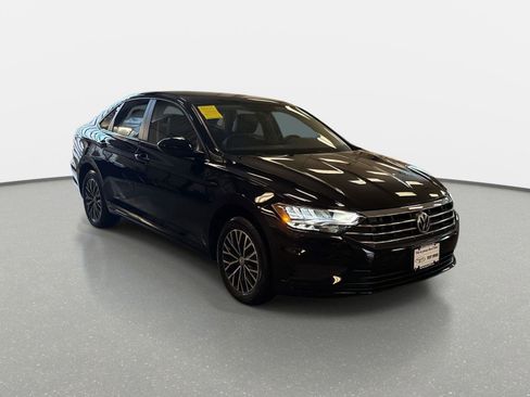 Used 2020 Volkswagen Jetta SE image 3