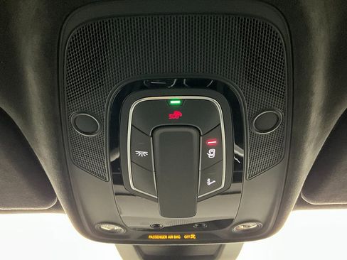 Used 2022 Lamborghini Urus image 13